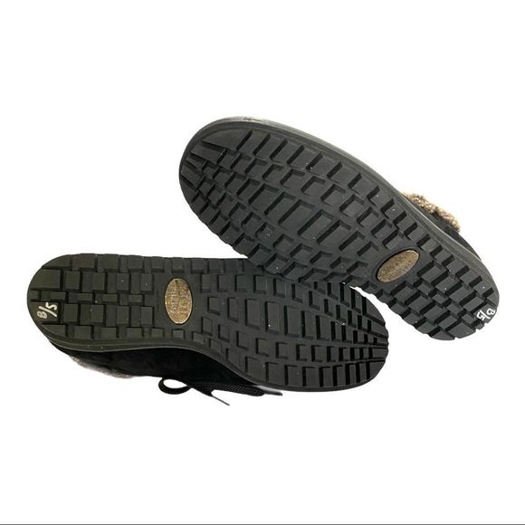 Stuart Weitzman Suede Low Top Sneakers SZ 6W - Picture 5 of 9